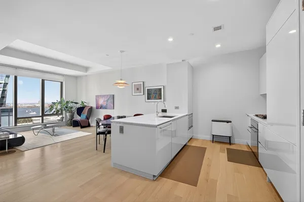 $9,800 | 135 Seaport Boulevard, Unit 2001, Boston, MA 02210