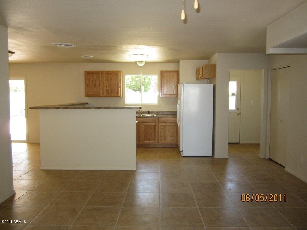 3529 West Shangri-la Road Phoenix, AZ 85029 - Photo 2 of 10 Shangri La Kitchen