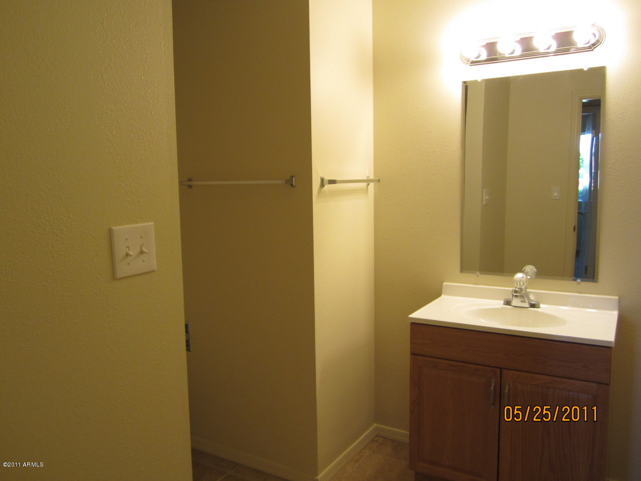 3529 West Shangri-la Road Phoenix, AZ 85029 - Photo 6 of 10 BATHROOM