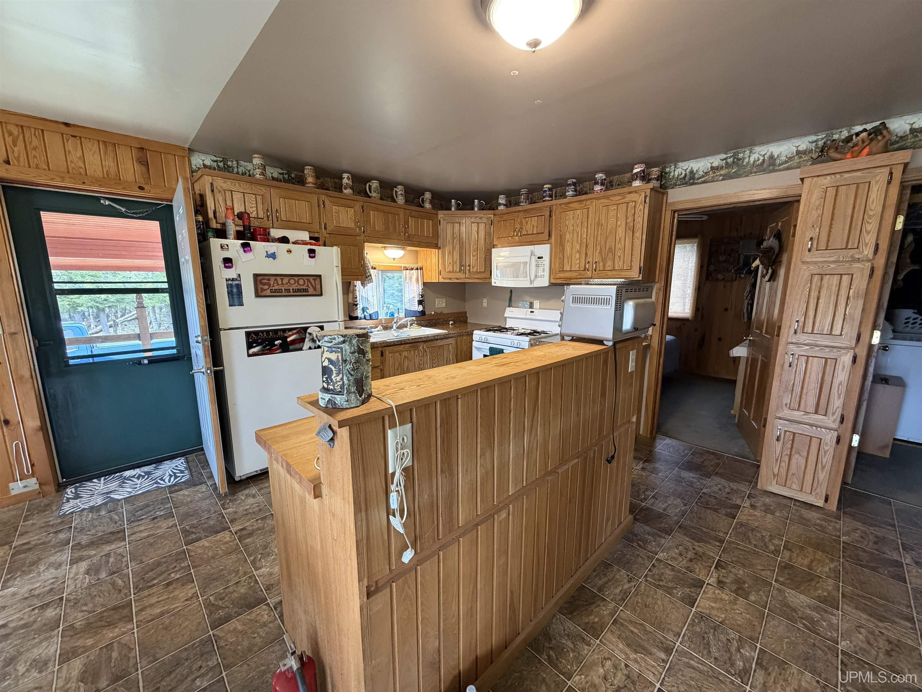 5851 Beauchamp Road Foster City, MI 49834 - Photo 2 of 30