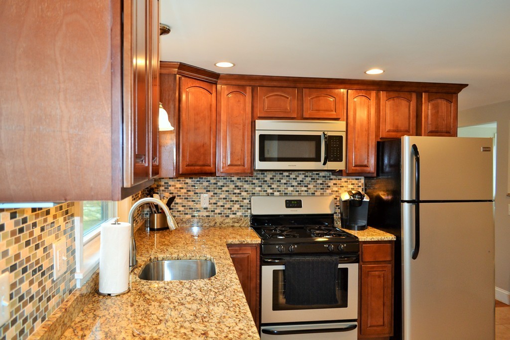 258 Maple Street Danvers, MA 01923 - Photo 8 of 21 Gallery Image 8