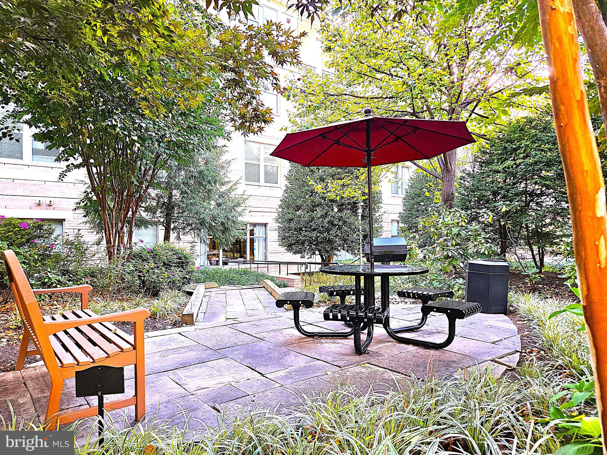 12000 Market Street, Unit 283 Reston, VA 20190 - Photo 33 of 36 a view of a backyard with sitting area