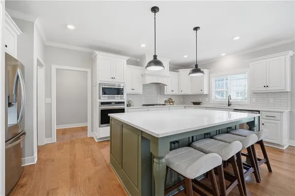 $750,000 | 318 Northwest Ambersham Drive, Lee's Summit, MO 64081