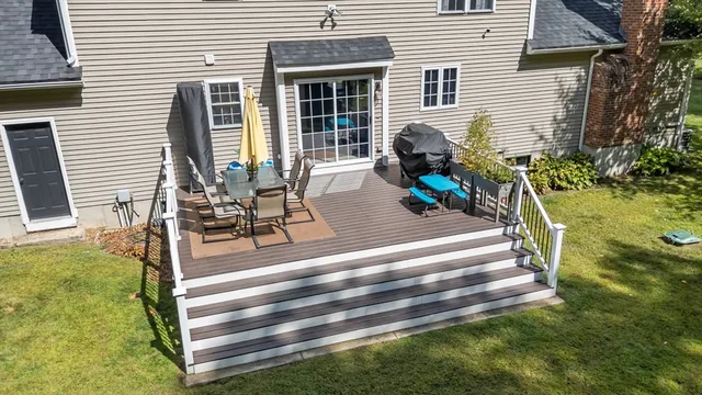 a view of a house with backyard