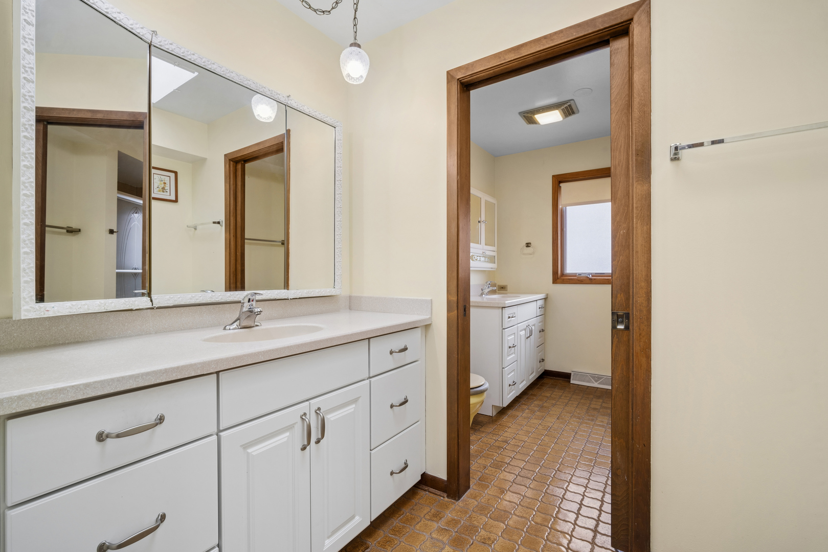 484 Springhill Drive Roselle, IL 60172 - Photo 8 of 23