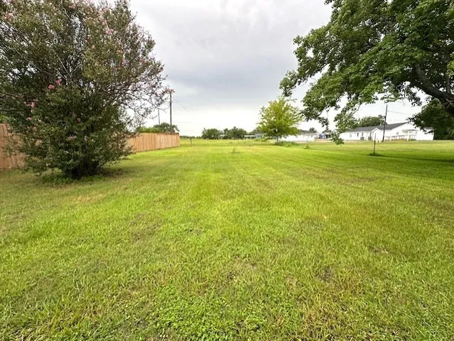 $1,400 | 110 Cedar Street, Louise, TX 77455