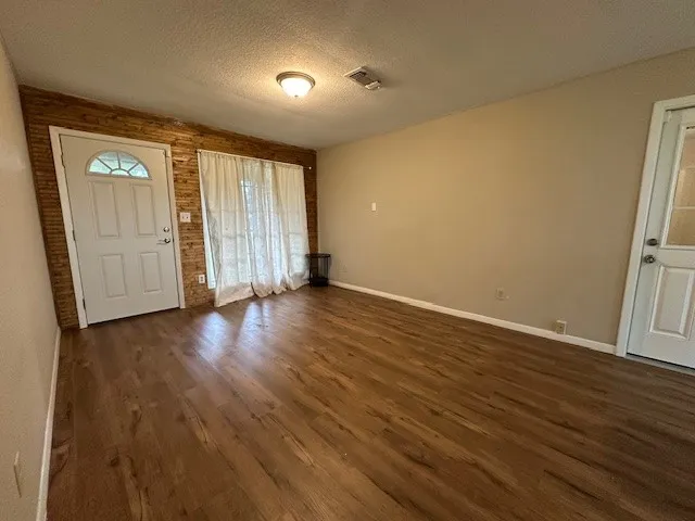 $1,400 | 110 Cedar Street, Louise, TX 77455