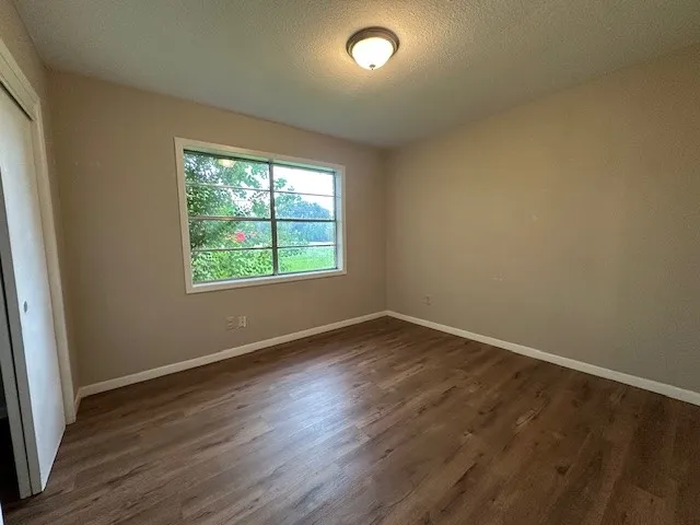 $1,400 | 110 Cedar Street, Louise, TX 77455