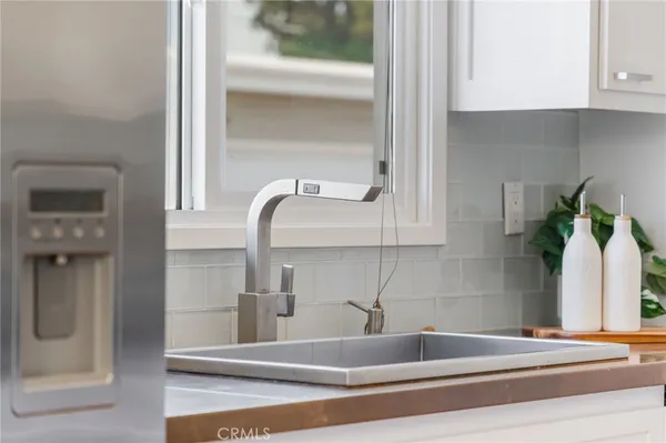 a close view of sink and tap