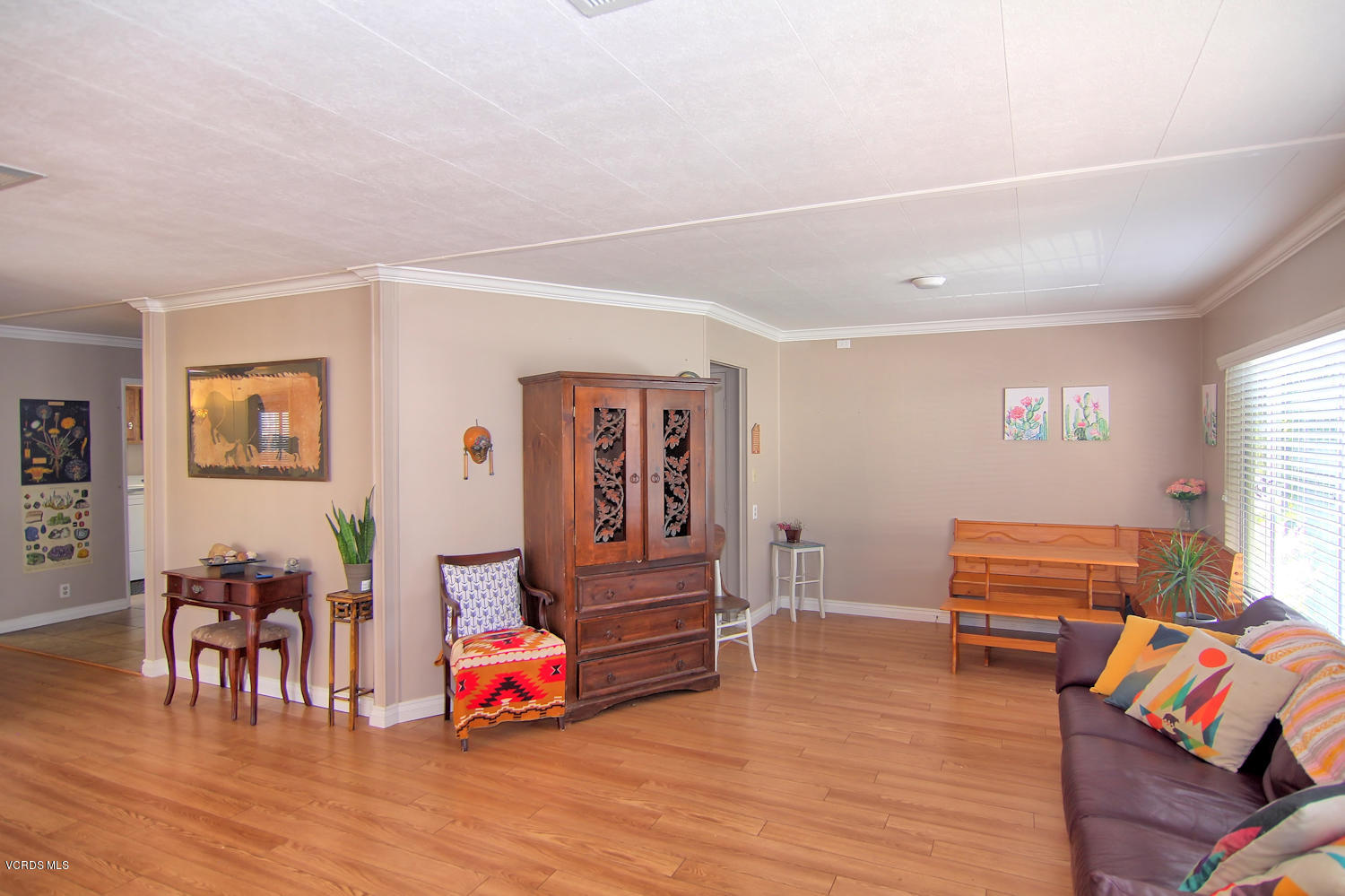 250 East Telegraph Road, Unit 129 Fillmore, CA 93015 - Photo 8 of 22 8. Living room