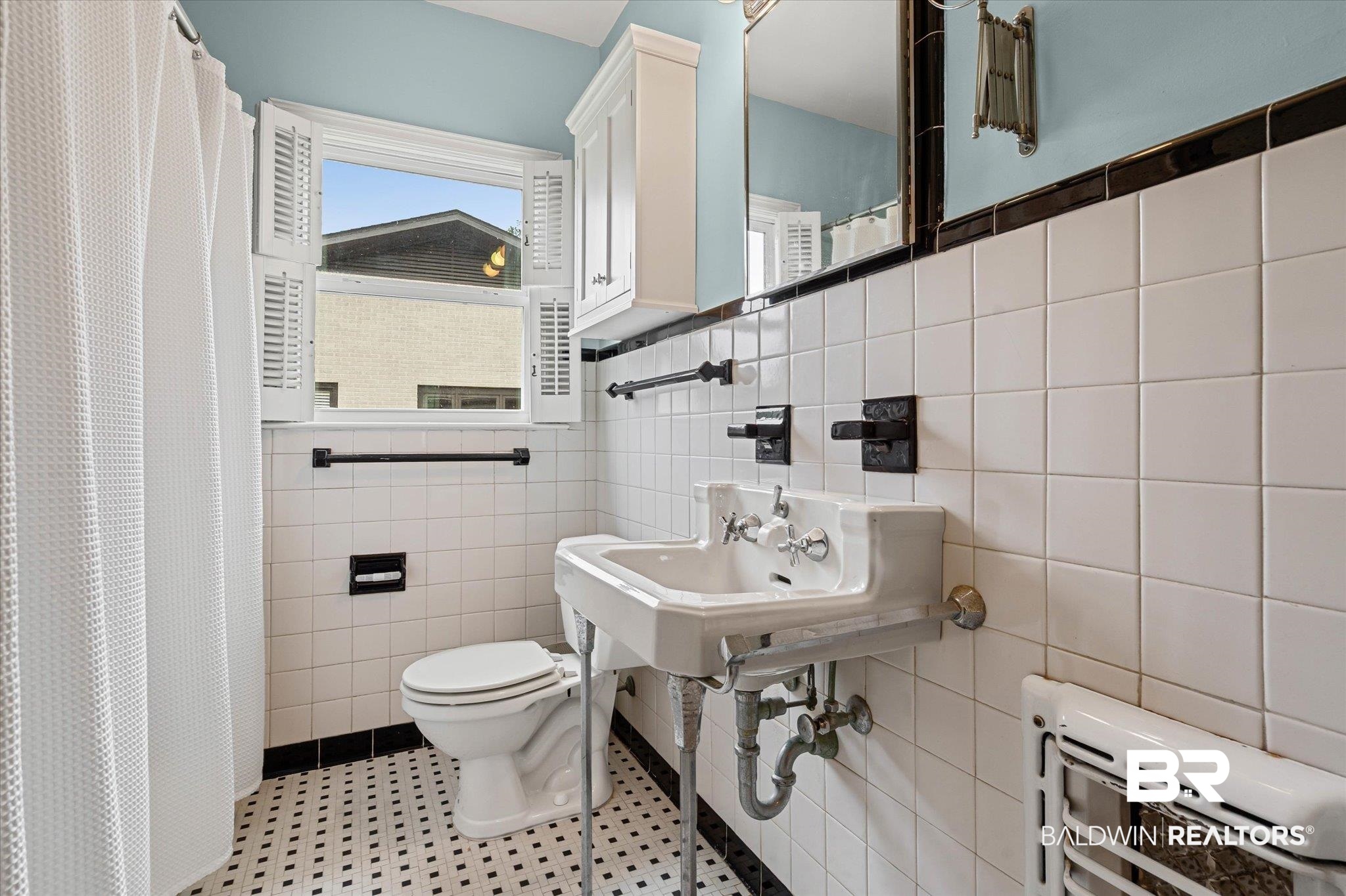 300 Woodlands Avenue Mobile, AL 36607 - Photo 11 of 23 Full bath with tile walls, radiator heating unit, and curtained shower