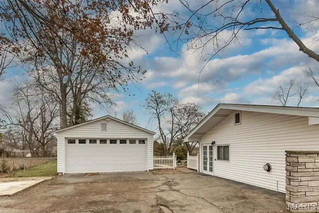 $400,000 | 2949 Oetting Drive, St. Charles, MO 63303