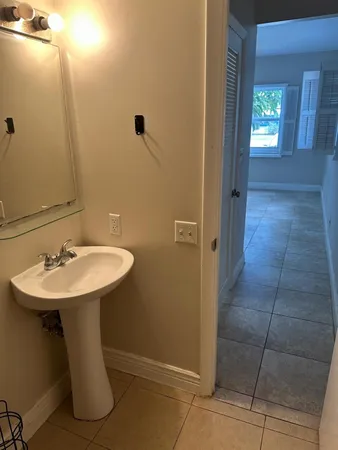 $1,800 | 400 North Riverside Drive, Unit 102, Pompano Beach, FL 33062