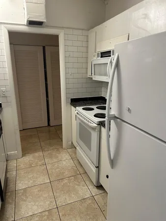 $1,800 | 400 North Riverside Drive, Unit 102, Pompano Beach, FL 33062