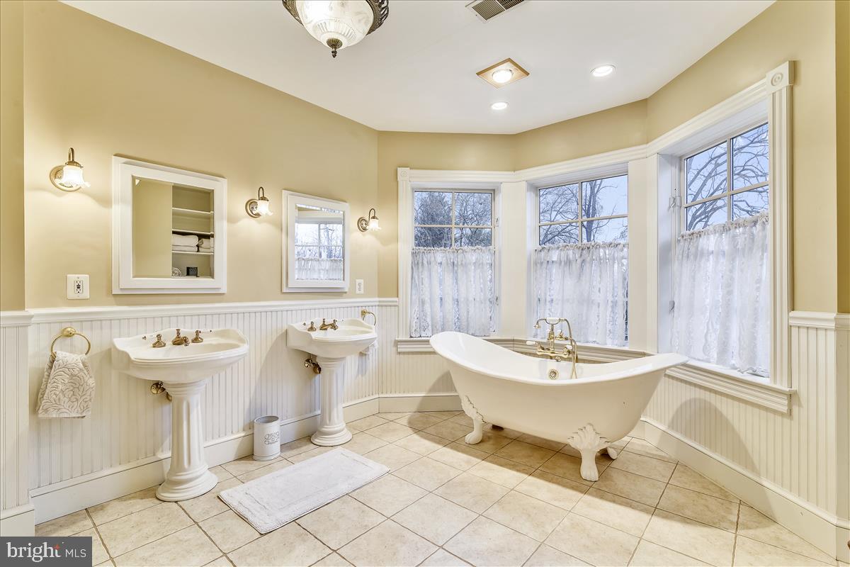 15 High Street Round Hill, VA 20141 - Photo 27 of 57 Master Bath