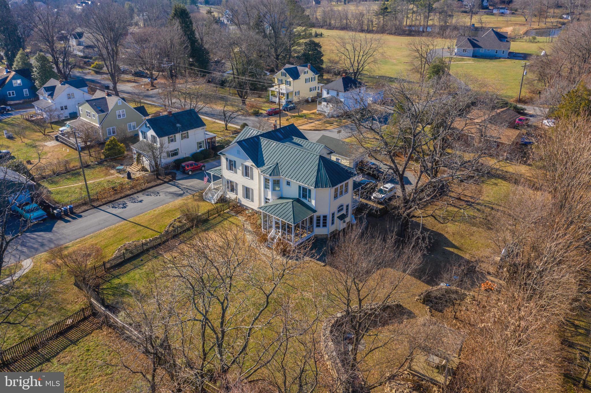 15 High Street Round Hill, VA 20141 - Photo 4 of 57