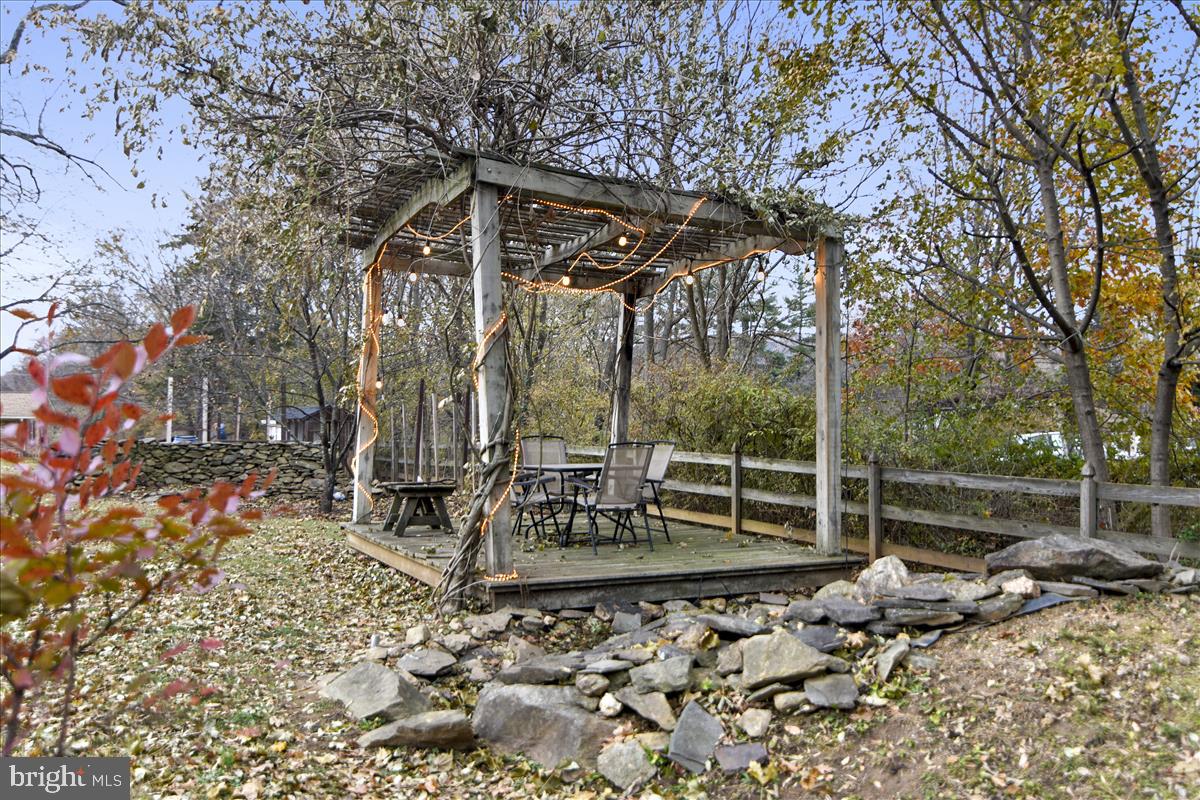 15 High Street Round Hill, VA 20141 - Photo 45 of 57 gazebo
