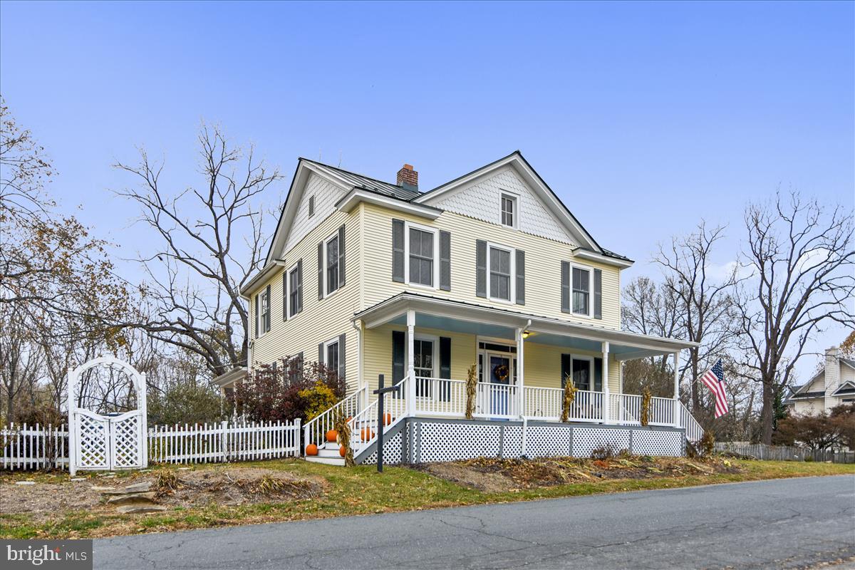 15 High Street Round Hill, VA 20141 - Photo 53 of 57 Charming Front Porch