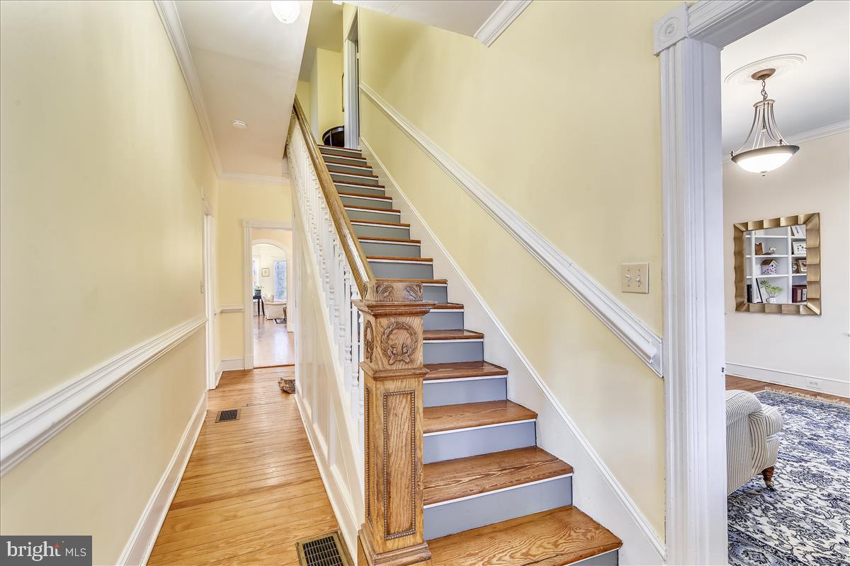 15 High Street Round Hill, VA 20141 - Photo 8 of 57 Stairway