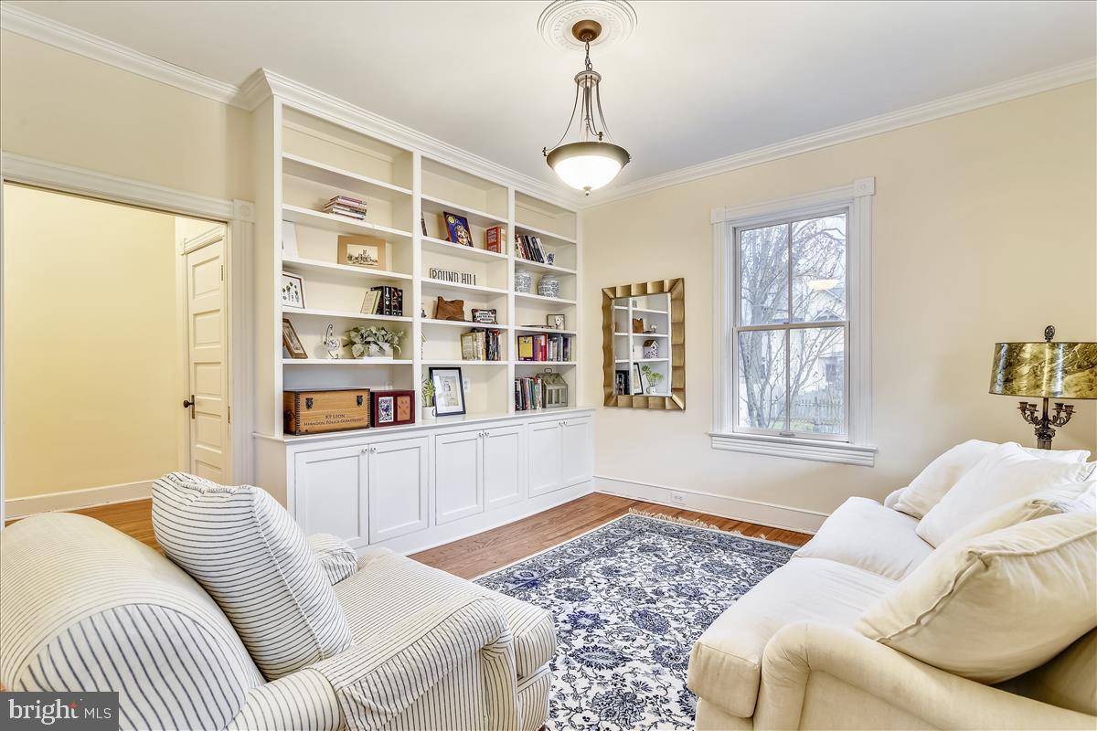 15 High Street Round Hill, VA 20141 - Photo 10 of 57 Sitting Room