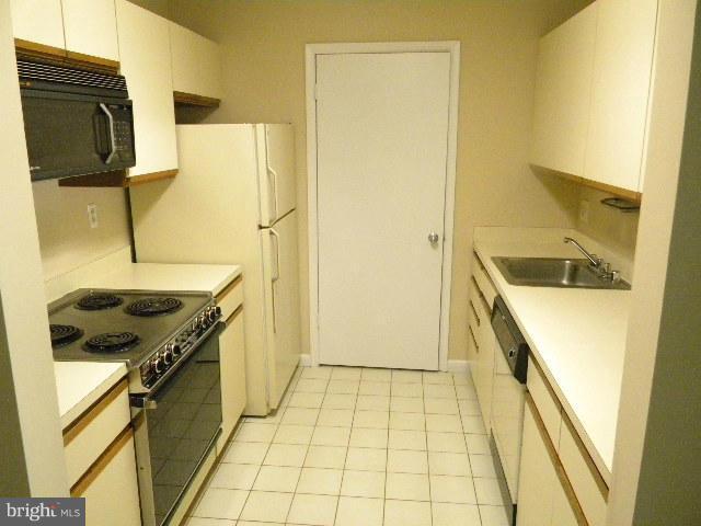 5570 Vantage Point Road, Unit 4 Columbia, MD 21044 - Photo 3 of 12 Kitchen