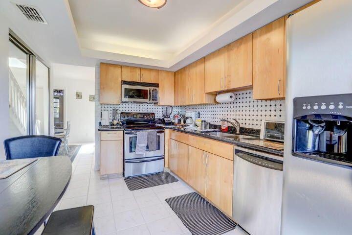 6042 Glendale Drive, Unit D4 Boca Raton, FL 33433 - Photo 3 of 12 6042GlendaleForSale 5