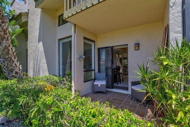 6042 Glendale Drive, Unit D4 Boca Raton, FL 33433 - Photo 7 of 12 6042GlendaleForSale 10