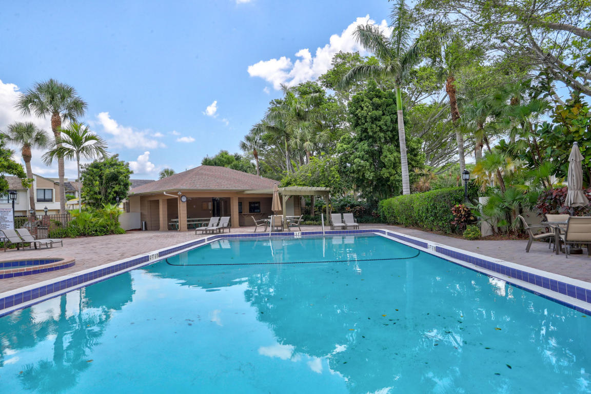 6042 Glendale Drive, Unit D4 Boca Raton, FL 33433 - Photo 9 of 12 6042GlendaleForSale25