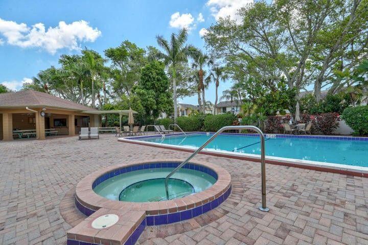 6042 Glendale Drive, Unit D4 Boca Raton, FL 33433 - Photo 10 of 12 6042GlendaleForSale 12