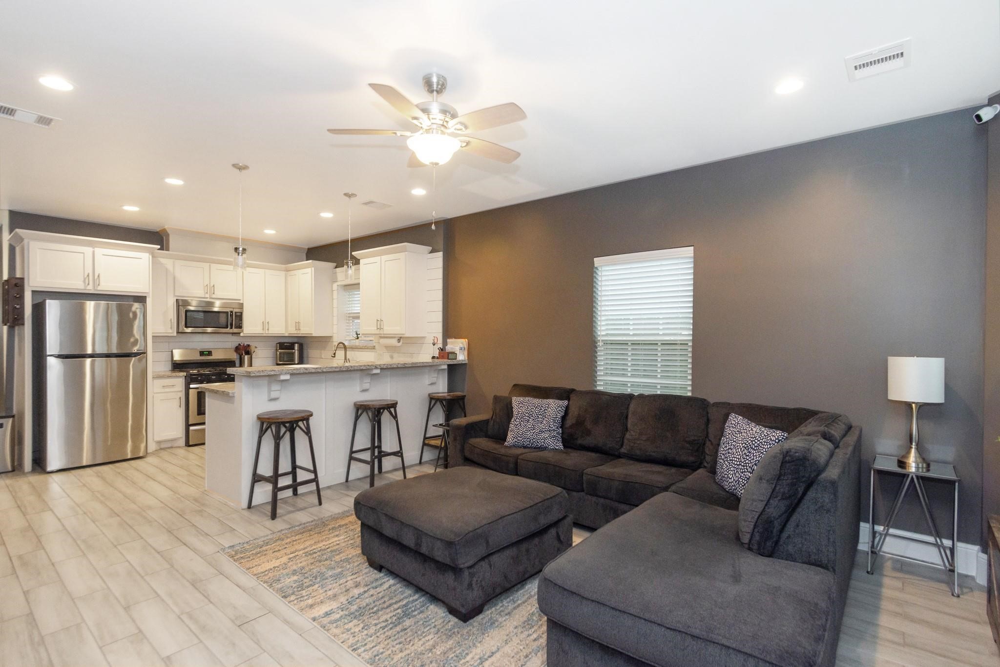 404 Spooner Street Pasadena, TX 77506 - Photo 6 of 27