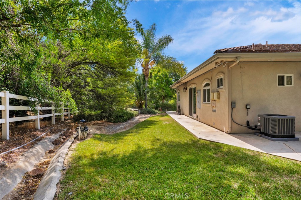 29781 Pasada Road Temecula, CA 92591 - Photo 57 of 58 Side yard