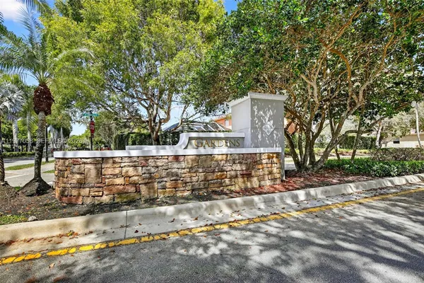 $1,350,000 | 19151 North Hibiscus Street, Weston, FL 33332
