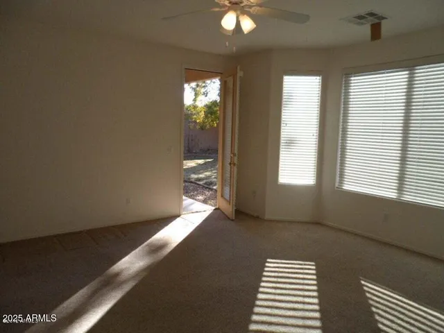 a view of a backyard