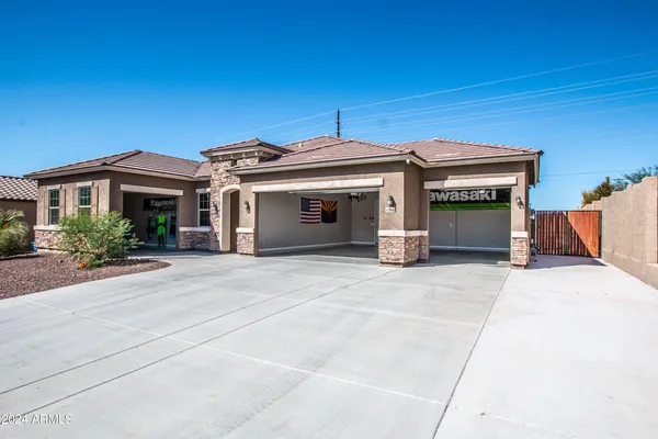$550,000 | 43856 North Hudson Trail, New River, AZ 85087
