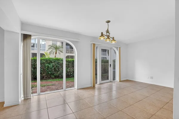 $3,000 | 6671 Via Regina, Unit 6671, Boca Raton, FL 33433
