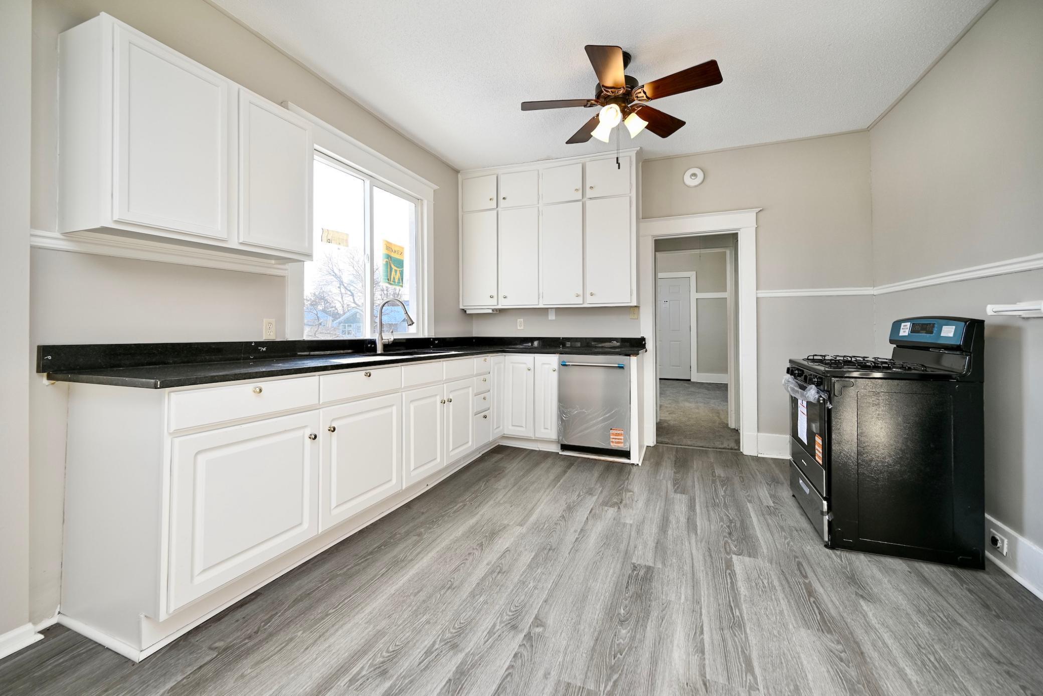 714 East Mark Street Winona, MN 55987 - Photo 2 of 17