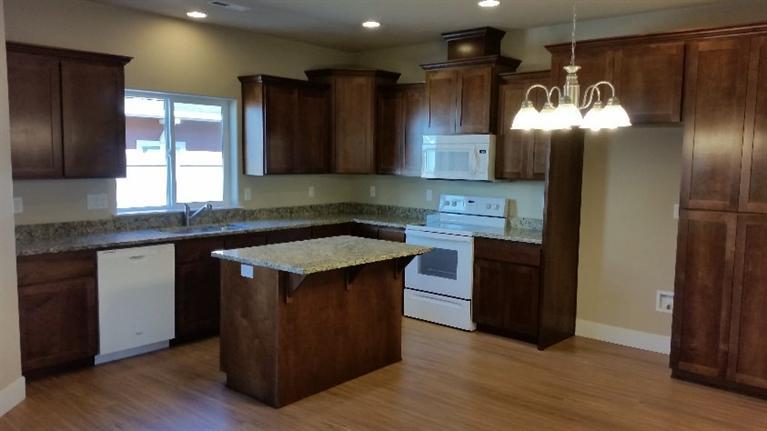 402 Live Oak Loop Central Point, OR 97502 - Photo 2 of 16 Additional Photo