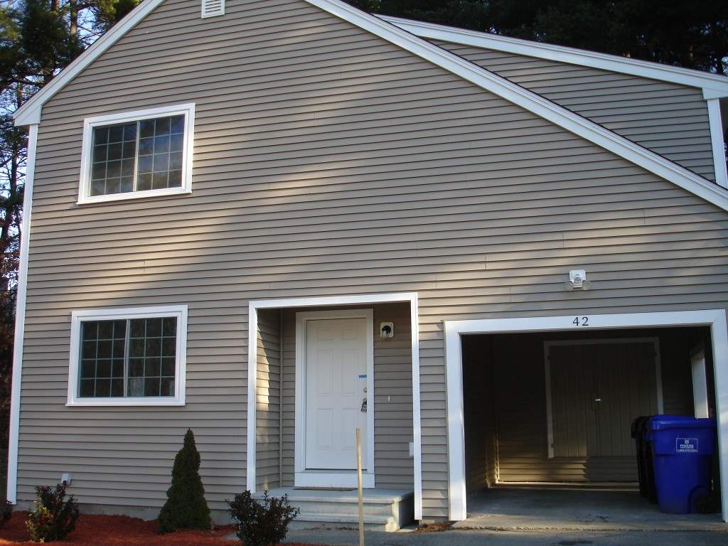 42 Ayer Road Nashua, NH 03064 - Photo 2 of 29 Gallery Image 2