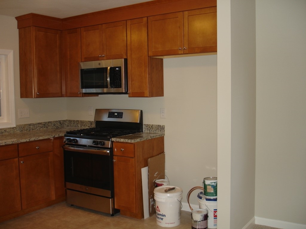 42 Ayer Road Nashua, NH 03064 - Photo 4 of 29 Gallery Image 4