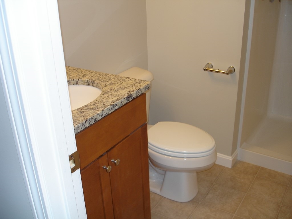 42 Ayer Road Nashua, NH 03064 - Photo 5 of 29 Gallery Image 5