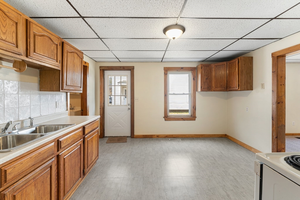 717 Main Street Warren, MA 01083 - Photo 4 of 38 Gallery Image 4