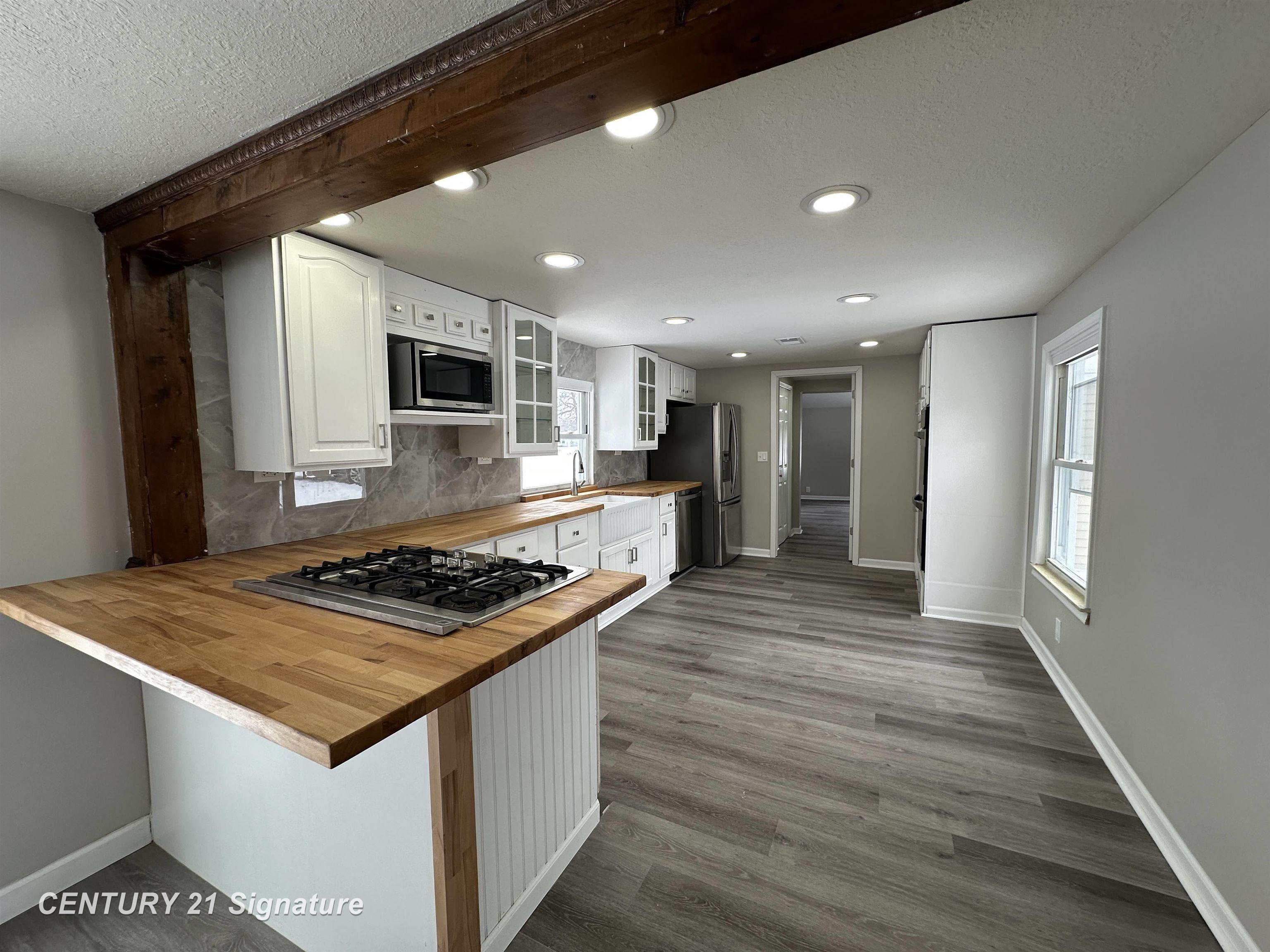 8040 Beecher Road Flushing, MI 48433 - Photo 4 of 22