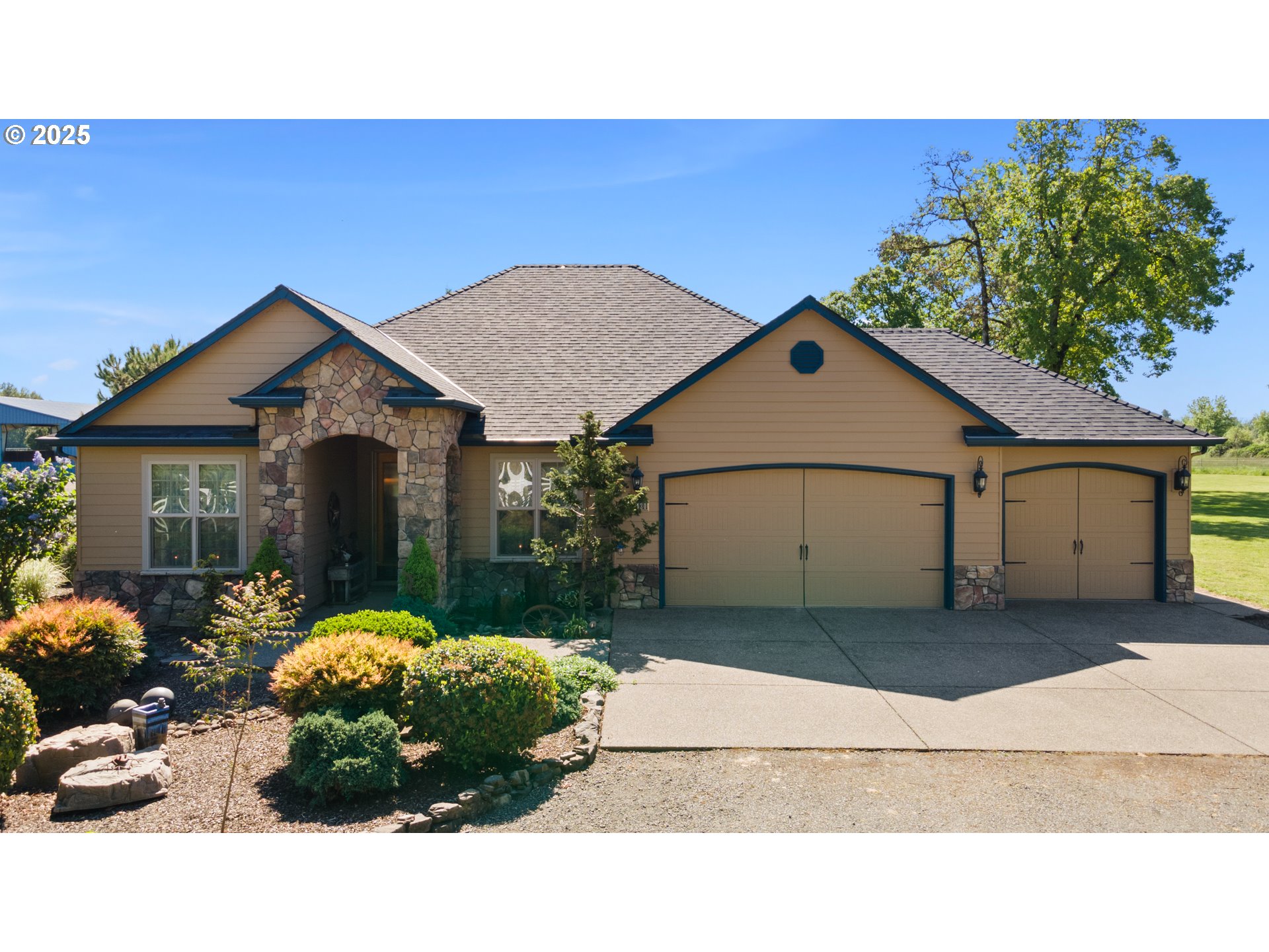 12430 South Oak Grove Road Canby, OR 97013 - Photo 2 of 34