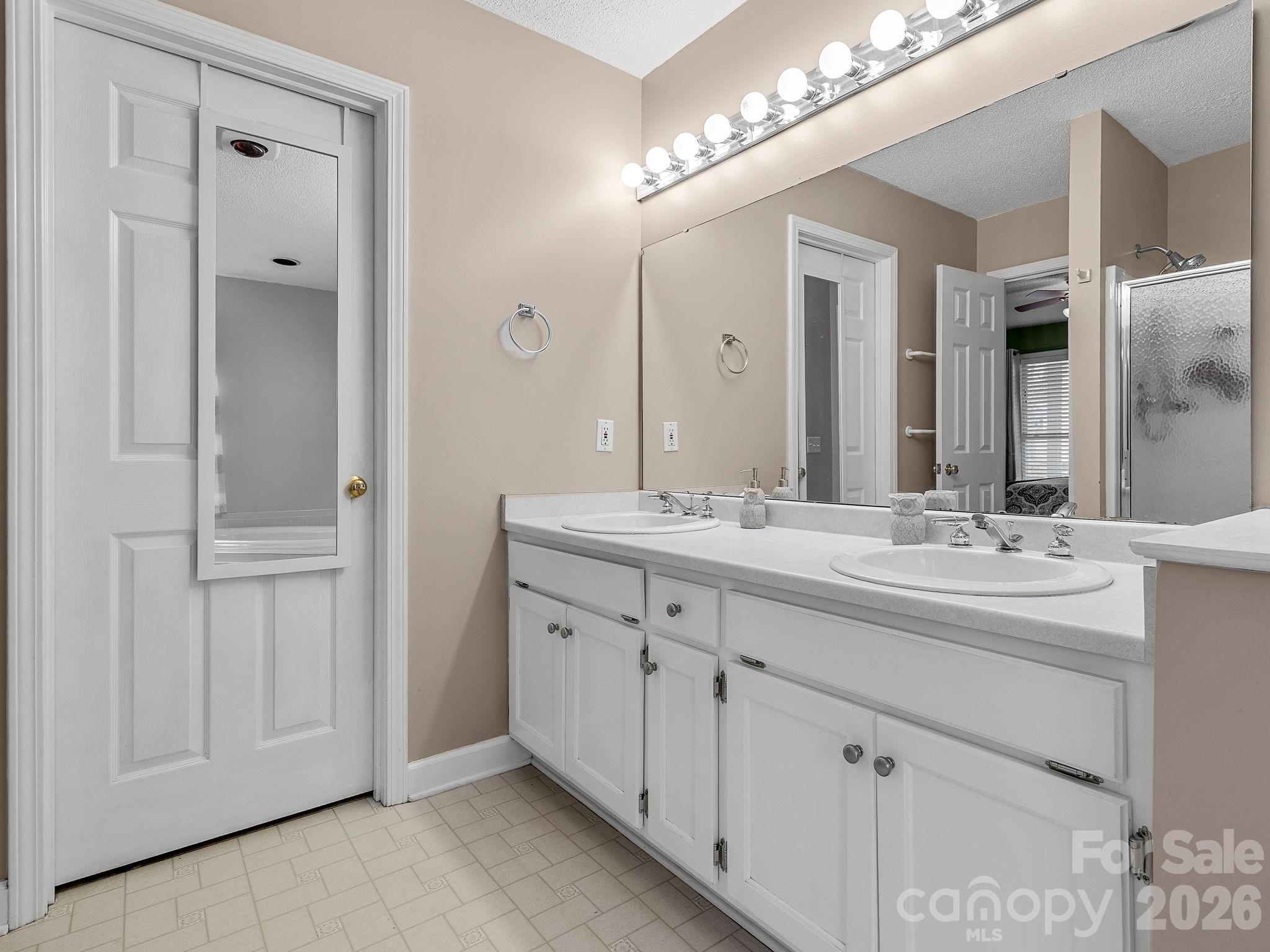 1570 Roddy Road Campobello, SC 29322 - Photo 21 of 46