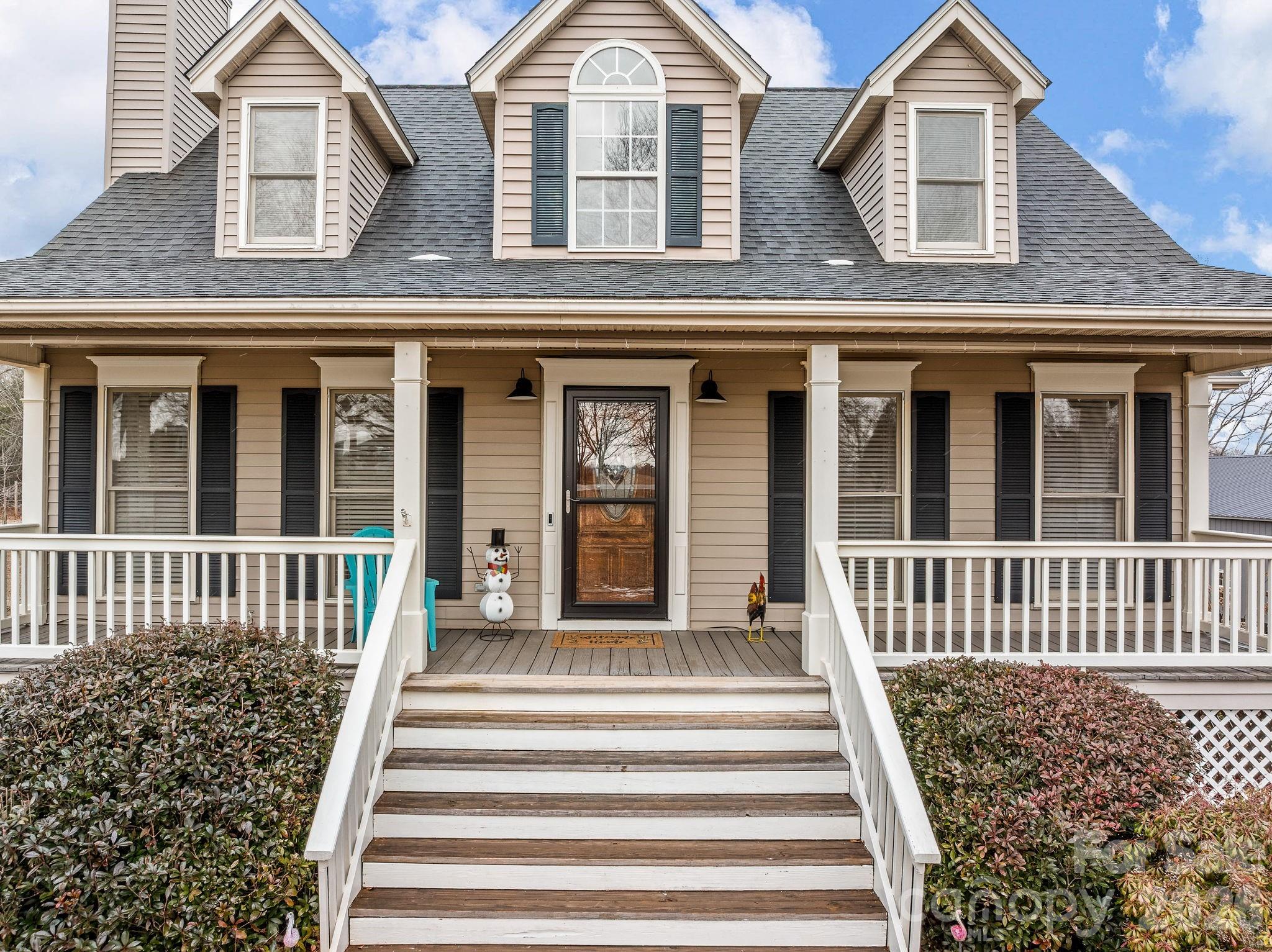 1570 Roddy Road Campobello, SC 29322 - Photo 3 of 46