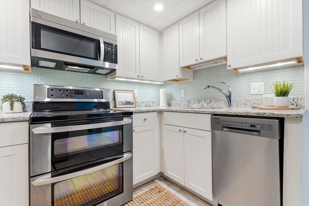 6 Mt Locust Place, Unit 2 Gloucester, MA 01930 - Photo 15 of 39