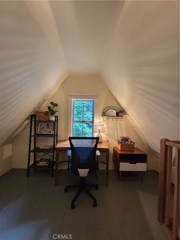 a view of a livingroom with furniture and a ceiling fan