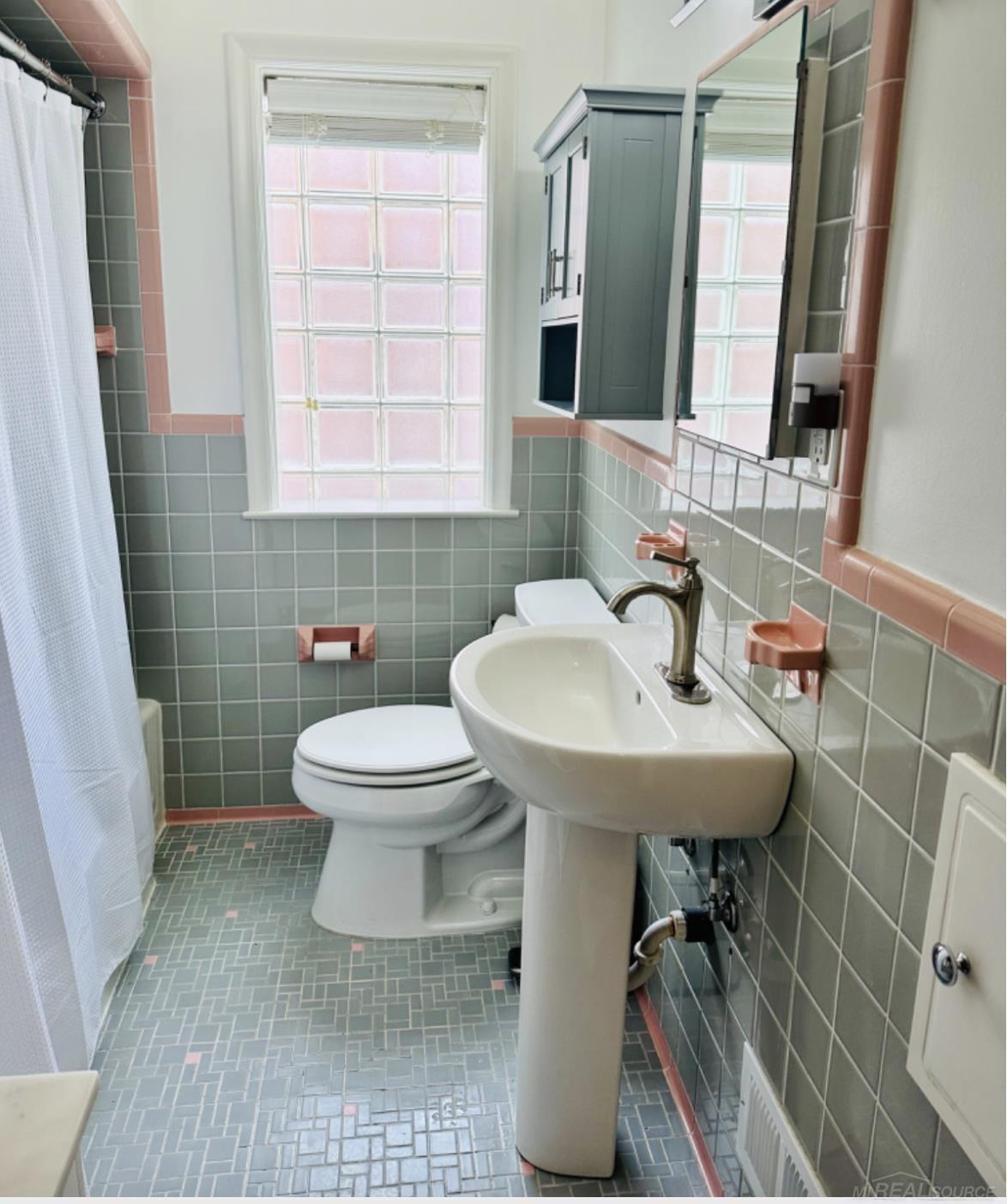420 Lothrop Road Grosse Pointe, MI 48236 - Photo 10 of 20