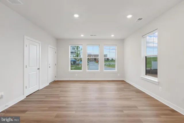 $3,250 | 45176 Drowes Terrace, Sterling, VA 20166