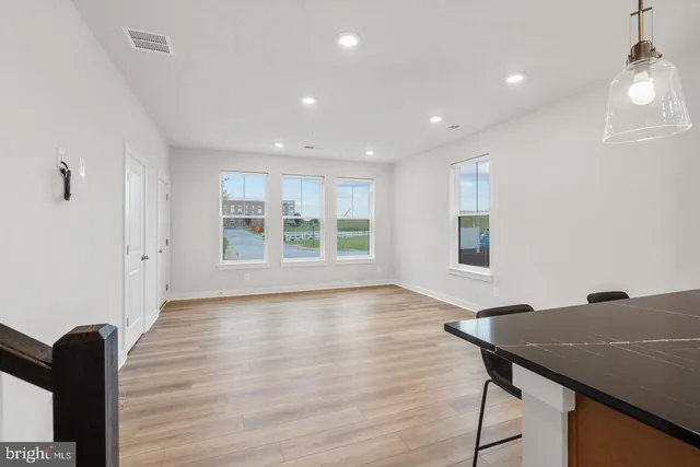 $3,250 | 45176 Drowes Terrace, Sterling, VA 20166